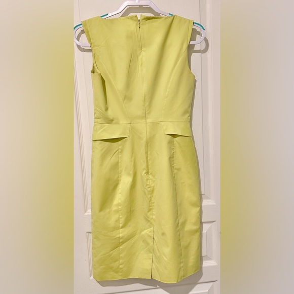 Karen Millen Sleeveless Chartreuse V-neck Sheath Dress Peplum Waist Detailing - Picture 6 of 9